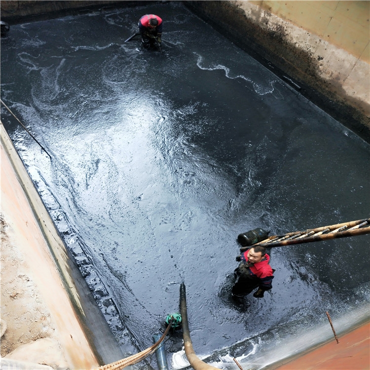 覃塘废水池清理